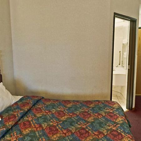 Americas Best Value Inn Уокиган Экстерьер фото