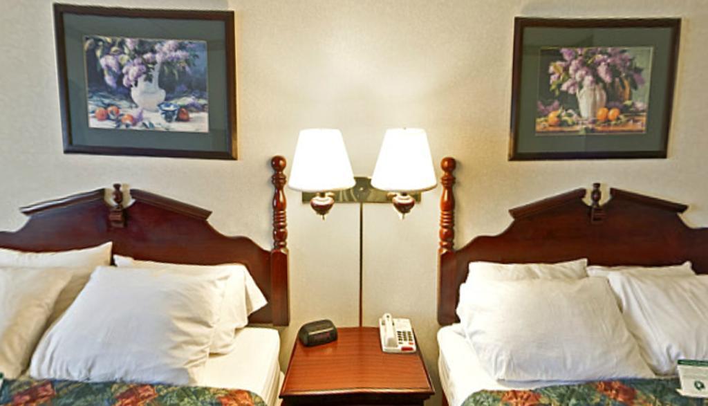 Americas Best Value Inn Уокиган Экстерьер фото