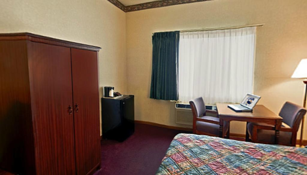Americas Best Value Inn Уокиган Экстерьер фото