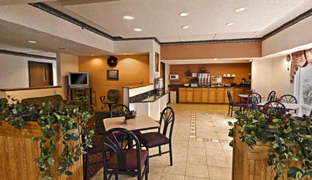 Americas Best Value Inn Уокиган Экстерьер фото