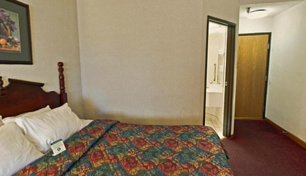 Americas Best Value Inn Уокиган Экстерьер фото