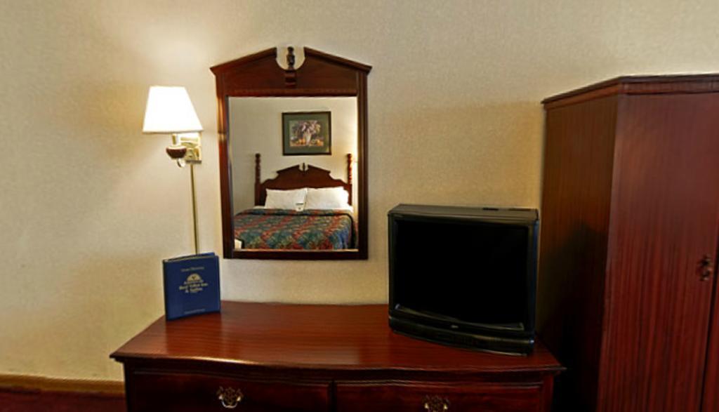 Americas Best Value Inn Уокиган Экстерьер фото