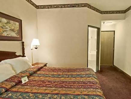 Americas Best Value Inn Уокиган Экстерьер фото